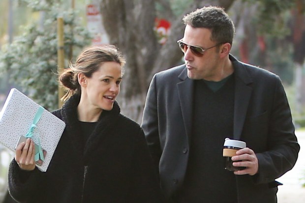 Jennifer Garner, Ben Affleck, walking, California, neighbourhood