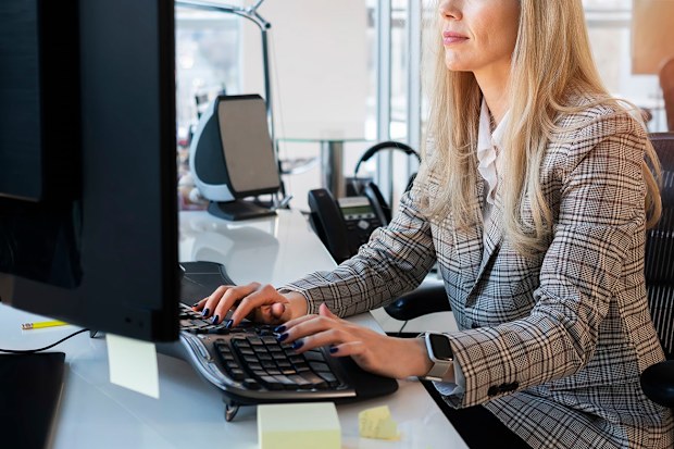 Business woman working at the office