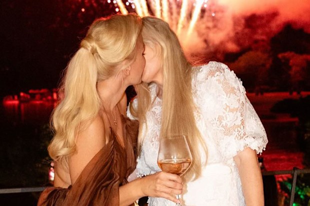 Rebel Wilson kisses wife Ramona Agruma at New Year's Eve 2024