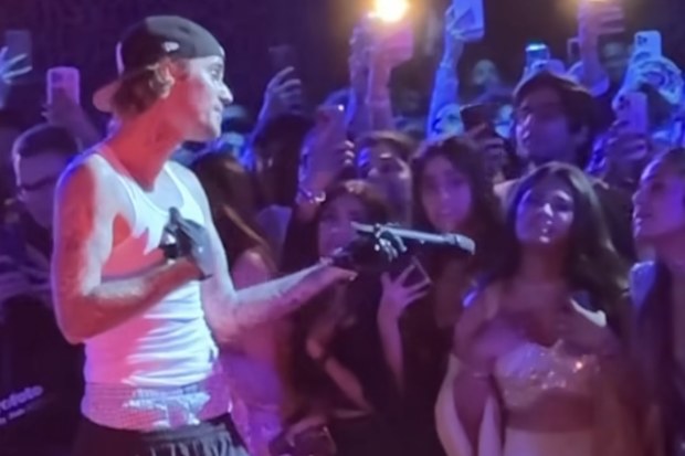 Justin Bieber performs at billionaire's wedding