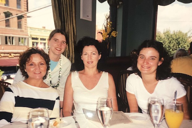Lesley Thomas (centre) with her girlfriends, including Shele Lieberman (left), eating brunch two days before the World Trade Center was attacked on the morning of September 11.  Photo with kind permission of Shele Lieberman.