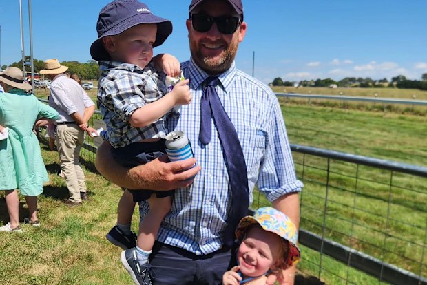 Dad suffers heart attack on Mother's Day, weeks before birth of fourth ...