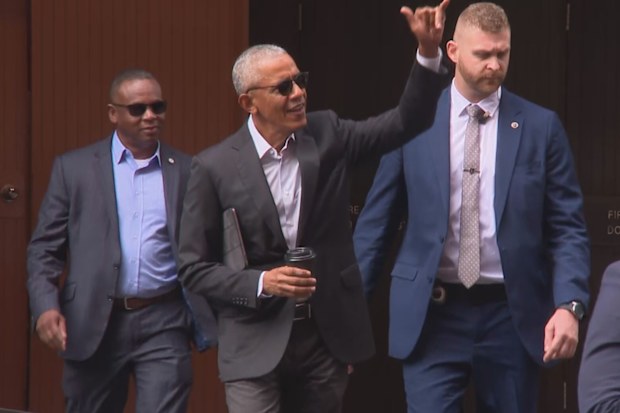Former US President Barack Obama has left the Four Seasons hotel with his security detail ahead of the launch of his Australian speaking tour. 