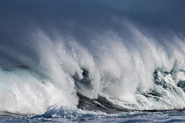 Large ocean swell of West Australian coast