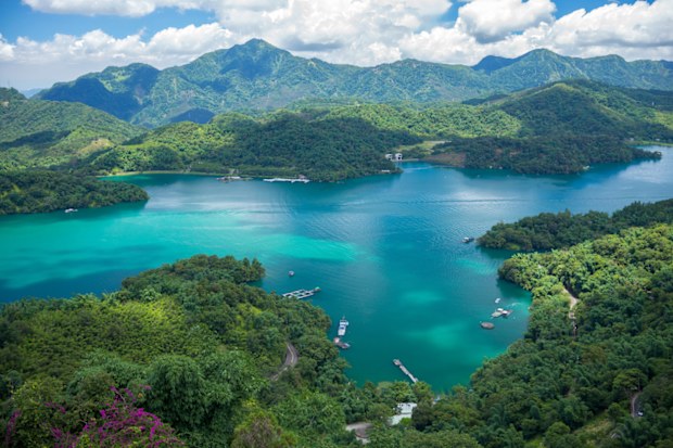 What are the top things to do in Taiwan - take a boat trip around sun moon lake