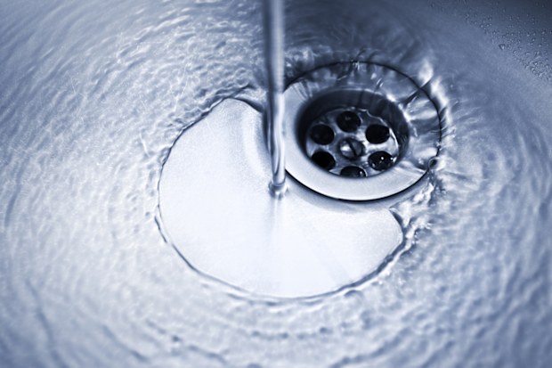 drain with water running kitchen faucet, sink tap