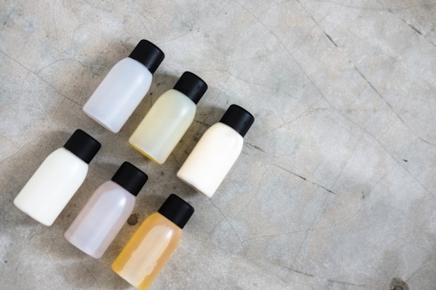 mini shampoo bottle
