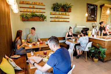 Nourish Cafe