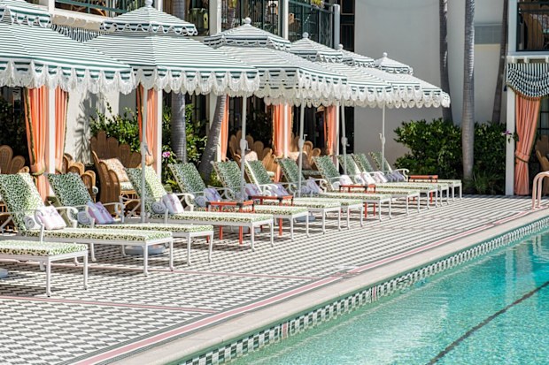  LaFayette Hotel and Club 
