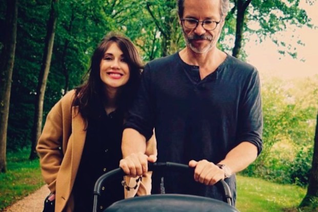 Guy Pearce and Carice van Houten