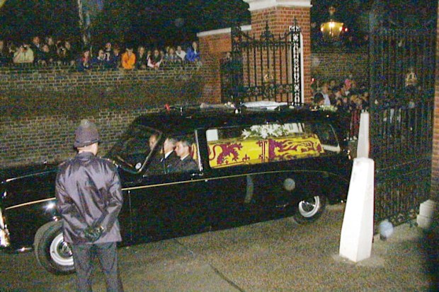 The hearse carrying the body of Diana, Princess of Wales passes through the gates of Kensington Palace the night before her funeral, 5th September 1997. (Photo by Ben Curtis - PA Images/PA Images via Getty Images)