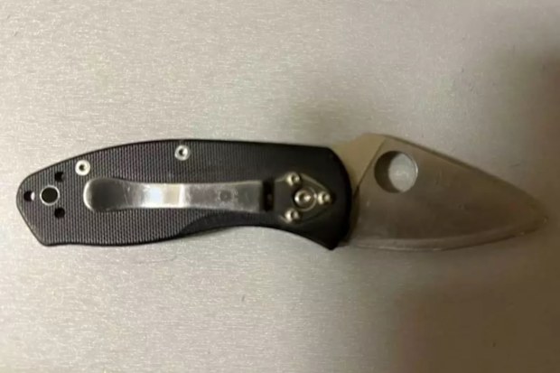 Juror arrested after bringing knife into courtroom 