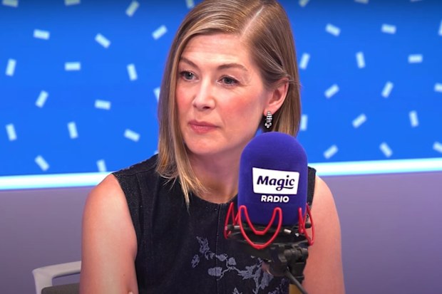 Rosamund Pike recalls alleged 2006 incident where she was mugged in London