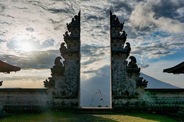 Gates of Heaven, Lempuyang Temple