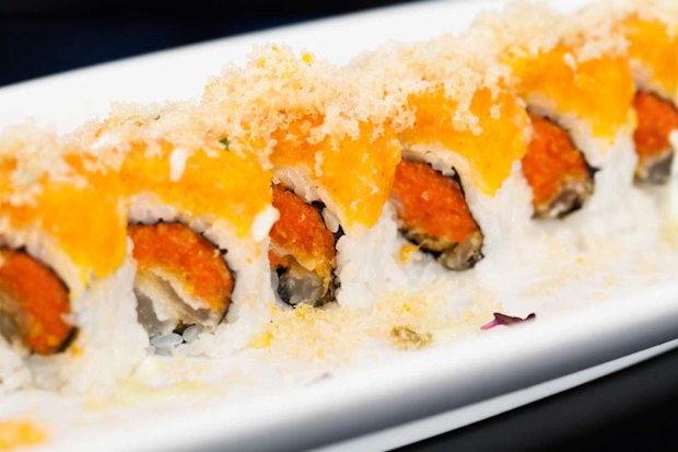 Sushi topped with tempura flakes
