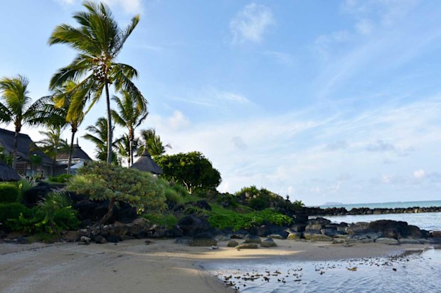 Mauritius bungalows overlooking the beach