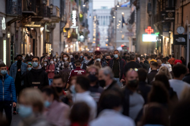 People wear protective masks with little social distance walk at Via del Corso during the lockdown imposed to contain the coronavirus pandemic on November 7, 2020 in Rome, Italy