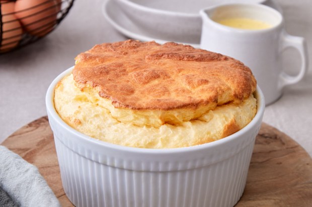 Goat's cheese souffle with cheesy sauce