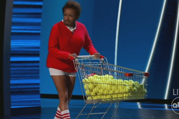 Wanda Sykes dresses as Richard Williams during the 2022 Oscars