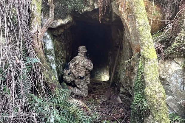 Police during manhunt for accused gunman Dezi Freeman