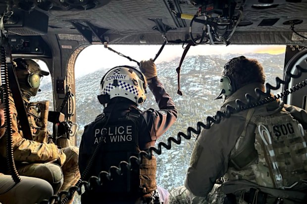 Police during manhunt for accused gunman Dezi Freeman