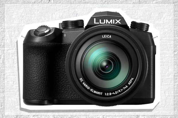 9PR: Lumix Camera