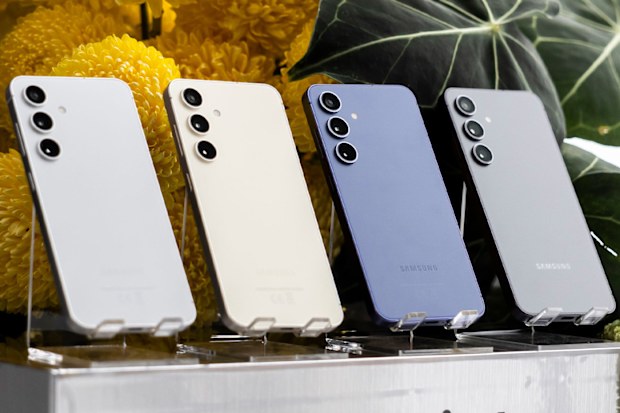 9PR: Samsung Galaxy S24 mobile phones displayed in Onyx Black, Marble Grey, Cobalt Violet and Amber Yellow