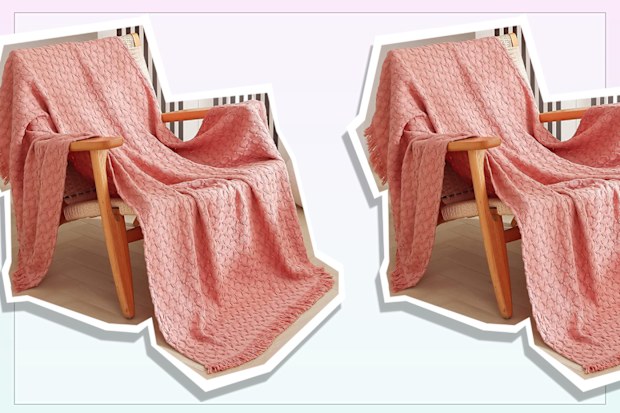 9PR: Pink throw blanket
