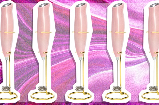 9PR: Paris Hilton Electric Handheld Milk Frother, Pink