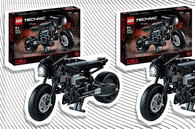 9PR: Lego Technic The Batman BatCycle Building Toy Set