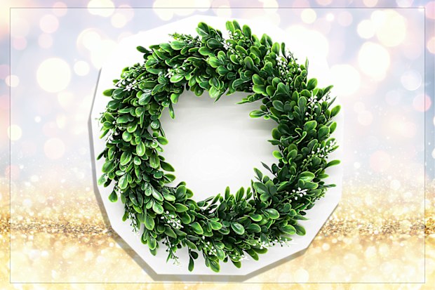 Faux Boxwood green leaves Christmas Wreath