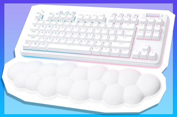 9PR: Logitech G715 Wireless Gaming Keyboard with Palm Rest