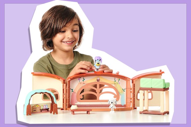 9PR: Bluey School Friends Calypso's School Playset