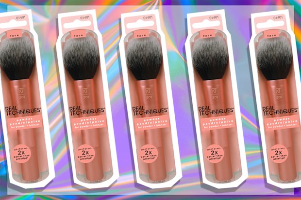 9PR: Real Techniques Powder Brush.