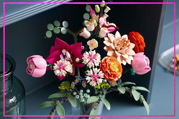 9PR: LEGO® Botanicals Pretty Pink Flower Bouquet
