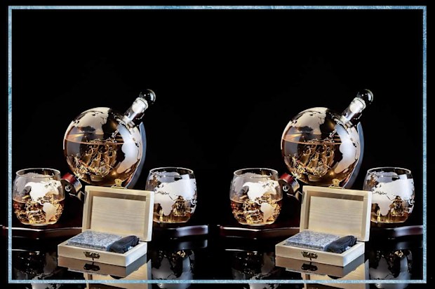 9PR: Globe whisky decanter