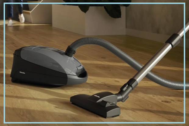 9PR: Miele Classic C1 Classic Ecoline Cylinder Vacuum Cleaner