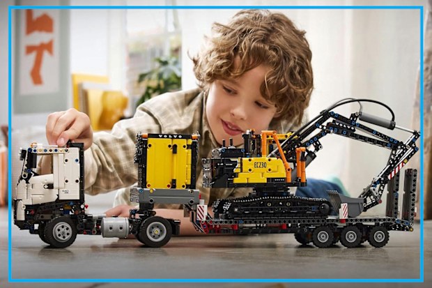 9PR: LEGO® Technic Volvo FMX Truck
