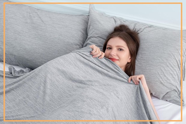 9PR: Elegear Revolutionary Queen Size Cooling Blanket