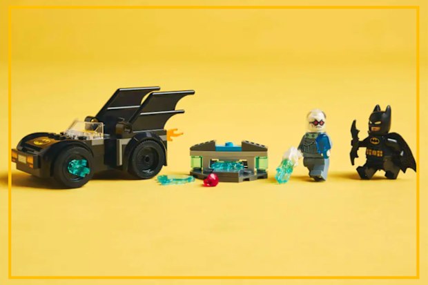 9PR: Batman™ & Batmobile™ vs. Mr. Freeze™