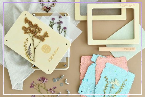 9PR: A Little Spirit Flower Press and Paper Making Set