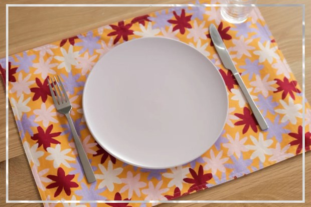 9PR: Mosey Me Crimson Floral Placemat Set