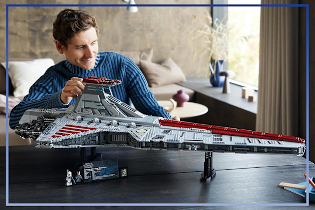 9PR: Lego Star Wars Venator-Class Republic Attack Cruiser Building Set