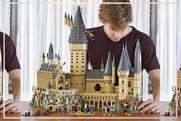 9PR: Lego Harry Potter Hogwarts Castle Building Kit