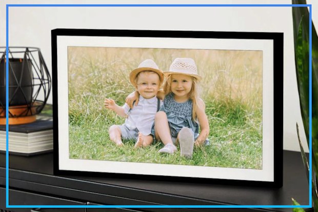 9PR: Skylight 15-Inch Digital Picture Frame