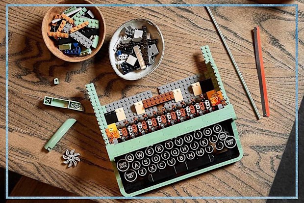 9PR: LEGO® Ideas Typewriter.