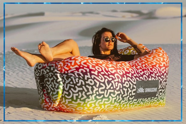 9PR: Chillbo Swaggins Inflatable Lounge Hammock