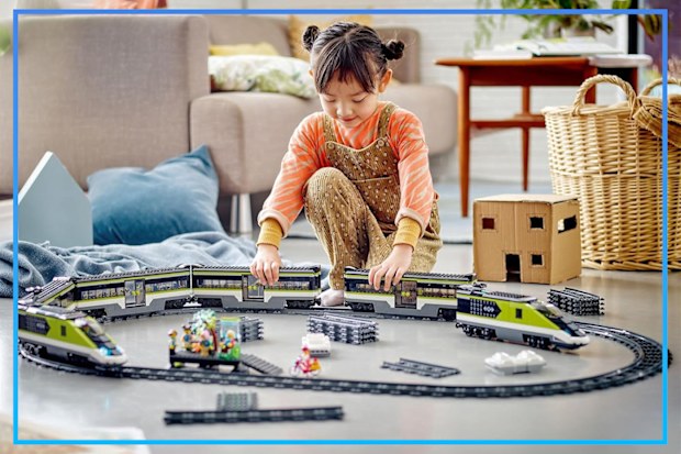 9PR: Lego City Express Passenger Train Building Kit