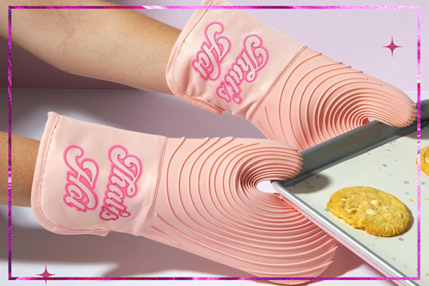 9PR: Paris Hilton Oven Mitts, Pink