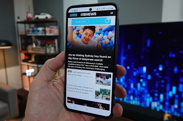 9PR: Samsung Galaxy A35 with Nine homepage.